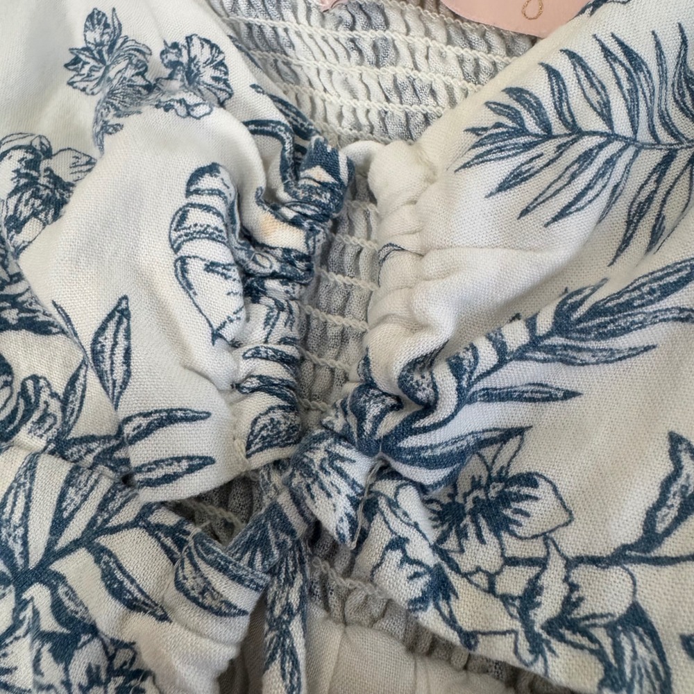 Gypsy and Gold Mini Dress Sz Medium Tropical Floral Summer Tiered Sun White Blue - Picture 9 of 9